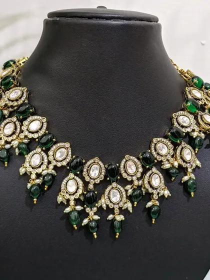 Another view of the simple Victorian emerald necklace.