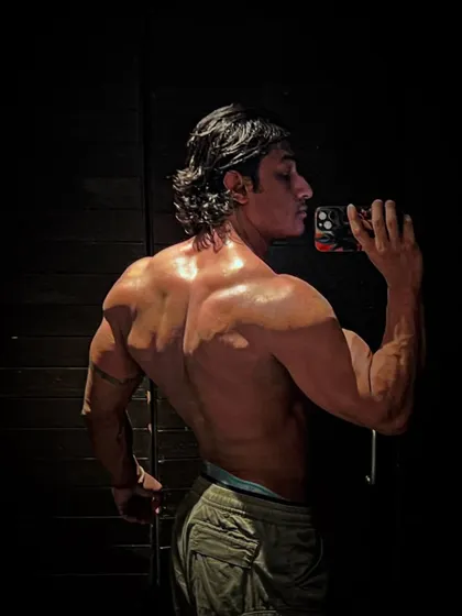 A side view of my physique, showing the connection between a strong back and a lean waistline. We train for both strength and V-taper.