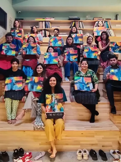 A wonderful group of art enthusiasts from my Texture Art Workshop. My public workshops are designed for everyone, regardless of experience, offering a fun and relaxed environment to explore creativity, learn new techniques, and leave with a personal masterpiece.