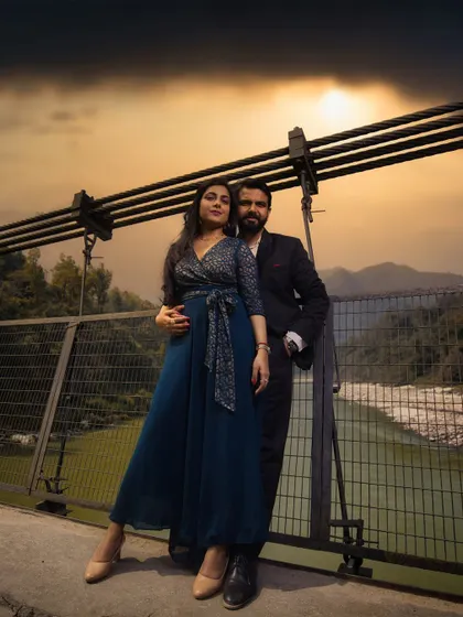 A beautiful portrait of the couple on a bridge in Rishikesh. The warm, golden hour light and the stunning natural scenery make this a truly epic pre-wedding shot.
