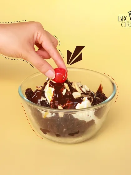 We see you scrolling! Stop drooling and start ordering. Your taste buds are waiting for a treat like our classic sundae.