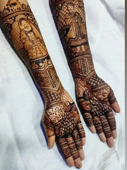 I specialize in telling your love story through henna, like with these beautiful bride and groom portraits. We can customize these figures to capture the essence of your relationship, making your bridal mehndi truly one of a kind.