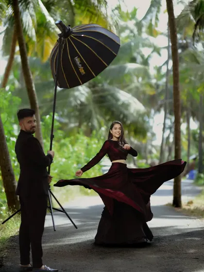 A little peek behind the scenes. This shot shows my process of using an octabox outdoors to create soft, flattering light, even in bright sunlight, ensuring a perfect shot every time.