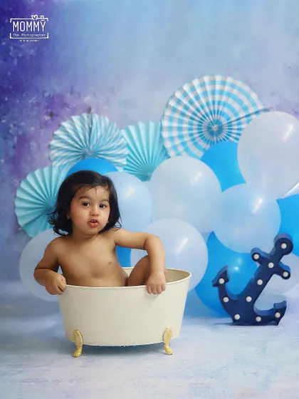 A nautical-themed splash for this little sailor. The shades of blue and the anchor prop make this setup so cute.