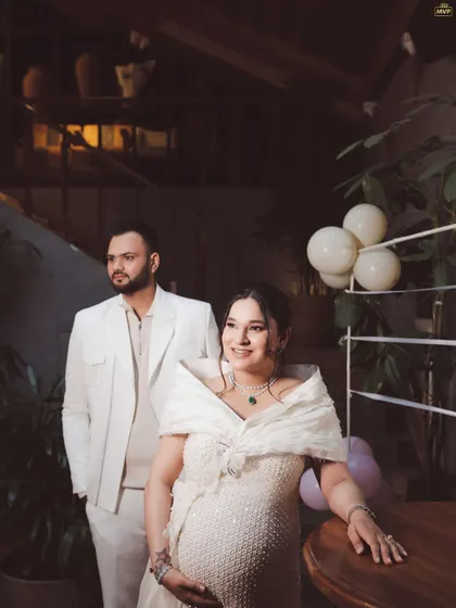 A beautiful portrait of the glowing parents-to-be. My goal is to create a setting so perfect that you can relax and simply enjoy the moment.