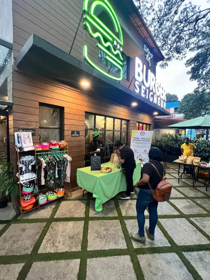 We love collaborating with other local businesses. A big thanks to Burger Seigneur for hosting our 'All About Pooches' event.