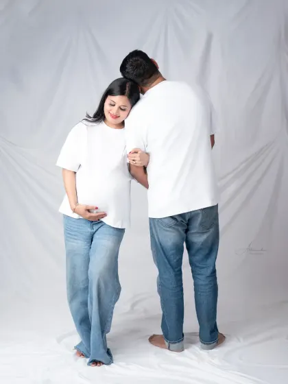 A tender and quiet moment. This pose, with the mom-to-be resting against her partner, is simple, intimate, and full of emotion.