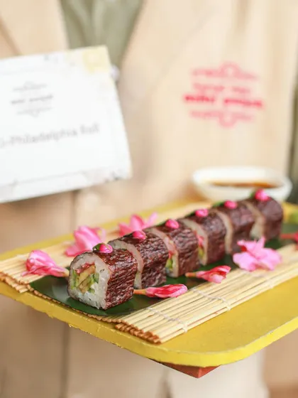 Sushi has become a beloved starter at modern events. Here we present our Uramaki Philadelphia Roll, beautifully garnished with flower petals, showcasing our creative approach to global foods.