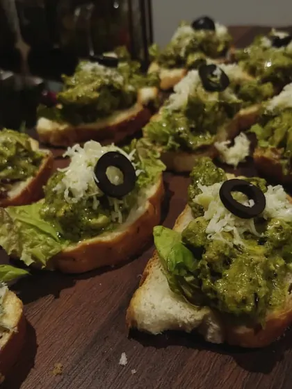 To add a global touch to your menu, I offer appetizers like this Pesto Chicken Bruschetta. It features toasted bread topped with savory pesto, tender chicken, and fresh cheese, making for a perfect bite-sized snack for any occasion.