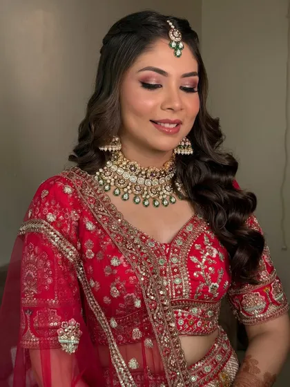 The bride's smile says it all. The makeup enhances her happiness, with a radiant glow and beautifully defined eyes that sparkle.