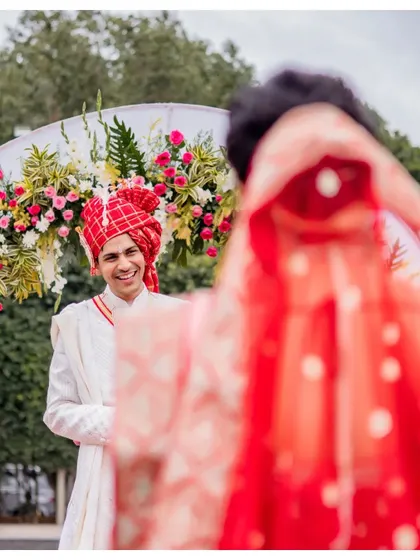 That first look. While not a dance move, the emotion of this moment is the foundation for every romantic dance we create. It is all about capturing this feeling.