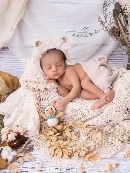 Tiny toes and a boho vibe. This setup uses natural textures like lace, dried flowers, and wood to create a warm and earthy feel.