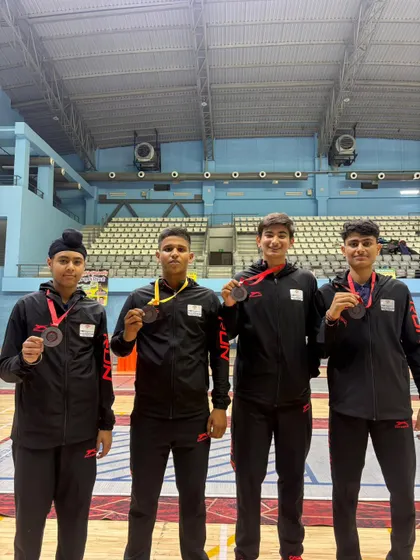 A proud moment for our Cadet Epee Boys Team, securing the Bronze Medal at the National Fencing Championship. This victory showcases their teamwork, passion, and the fighting spirit we instill in all our fencers.