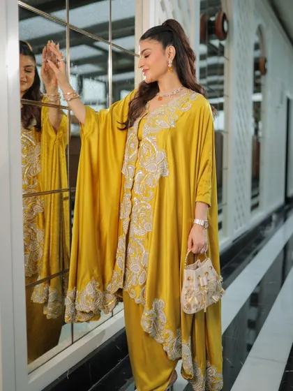 A stunning look in a beautiful yellow kaftan. The makeup is soft and glowing, bringing out her natural beauty and adding a touch of sparkle.