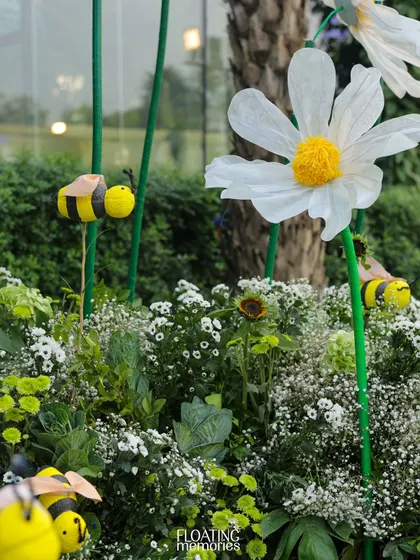 A close-up of the whimsical details within our giant daisy installation. Tiny, cheerful bees are placed among the flowers, adding a playful and delightful touch that guests loved discovering.