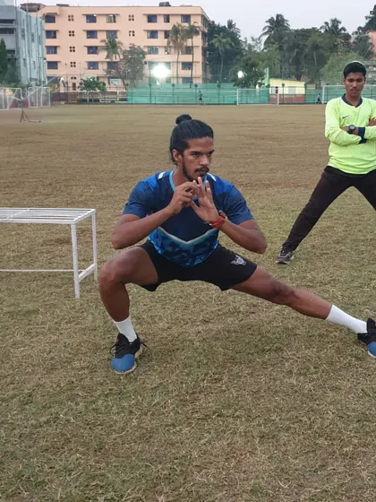 An athlete performs a side lunge, an important exercise for strengthening the adductors and improving stability in the frontal plane.