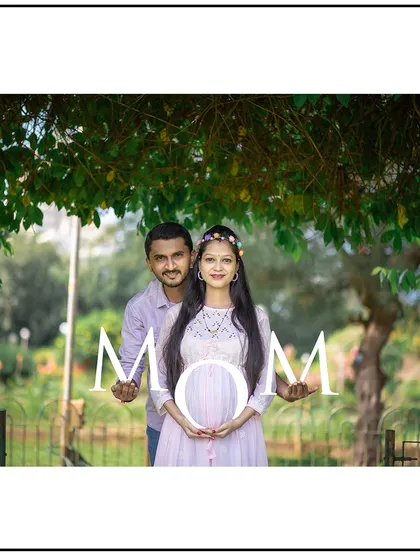 The parents-to-be hold up letters spelling "MOM", a sweet and creative announcement.
