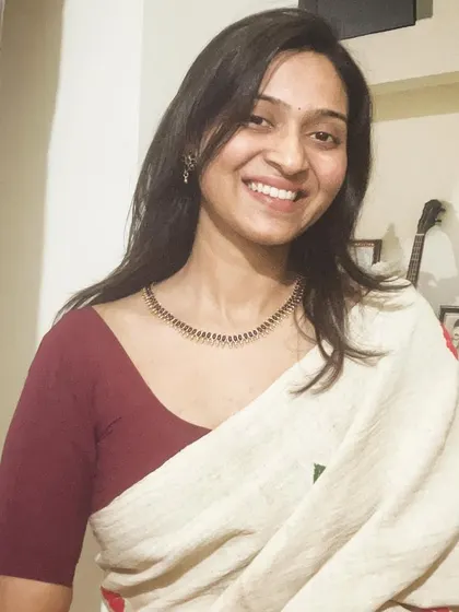 A simple, elegant look in a beautiful saree.