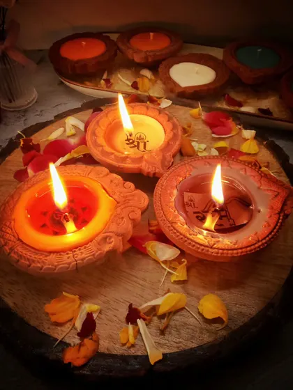 The hidden message of 'Shri Ram' beginning to appear as the Diya Candle burns. It was so special for me to create these for such a joyous national occasion.