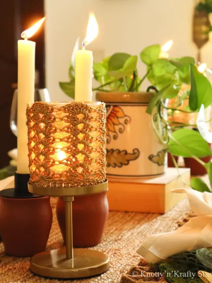 With every day, the festive season inches closer. A simple, glowing vignette to mark the anticipation.
