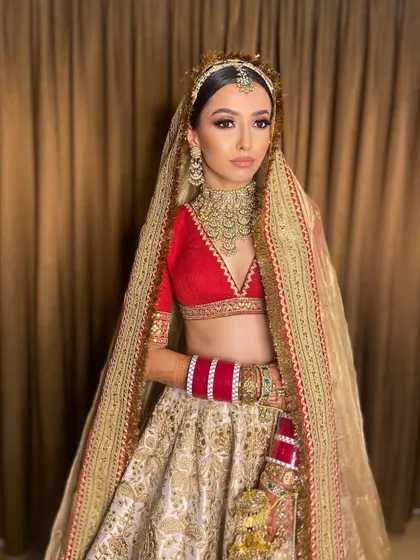 For the bride who dreams of timeless elegance. I created this classic look for Pawlin’s pheras, pairing a sultry smokey eye with her stunning red Sabyasachi lehenga to capture a look of pure grace and tradition.