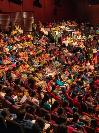 The connection with a live audience is everything. This was the view from the stage during my tour in Australia, a full house of art lovers. I am always grateful for such wonderful audiences.