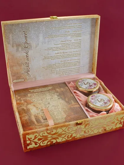 A duplicate of ID 90, this vintage-style wooden box is perfect for telling your unique love story through the invitation itself.