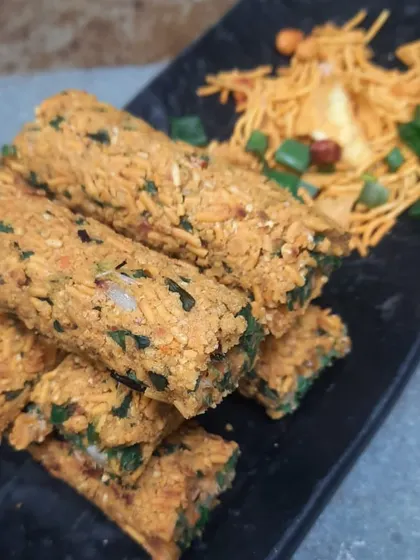 Experience the fusion of flavours with my Subzi Lasooni Chiwda Seekh. It's grilled to perfection in a traditional clay oven for a mouthwatering delight.