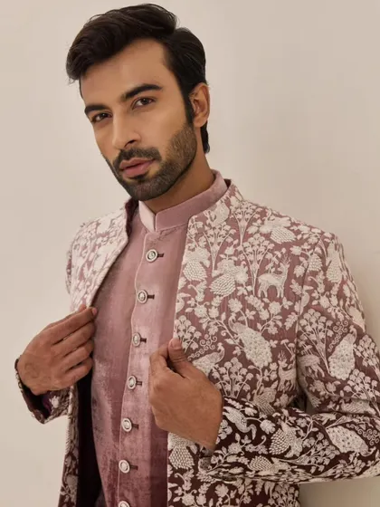 For commercial shoots, clean and professional men's grooming is essential. Here, I focused on creating a natural, even skin tone, taming the brows, and styling the hair to look sharp and polished for a men's ethnic wear campaign.