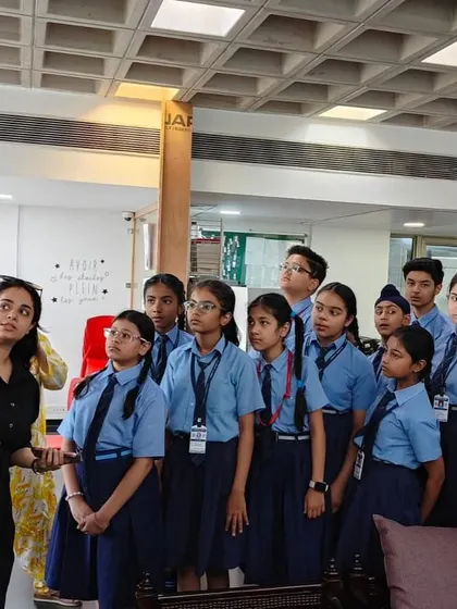 Students from Hillwoods Academy visit the "Écrire en français" exhibition. We welcome school groups to our gallery, providing educational and cultural exposure for young learners.