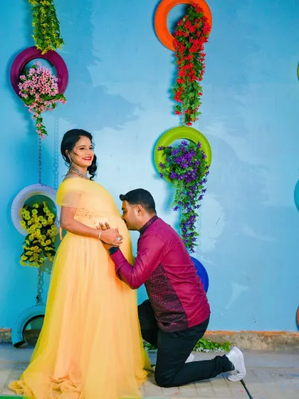 A sweet moment of anticipation. The father-to-be kissing the baby bump is a classic pose that always fills the heart with warmth.