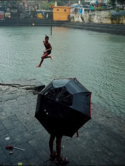 A different perspective of the scene at Banganga, showing the contrast between the still observer with an umbrella and the active diver.