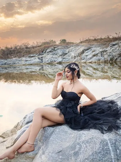 There's nothing like the warmth of a sunset. For this outdoor session, we used the golden hour light to create a soft, ethereal mood. It’s a great example of a natural light fashion shoot that feels both dreamy and powerful.