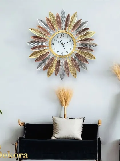 A 16-inch leaf wall clock, perfectly sized for a variety of spaces, from a home office to a cozy nook.