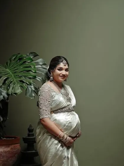 Another beautiful shot of the mom-to-be. The simple yet elegant design of her outfit is perfect for her special day.