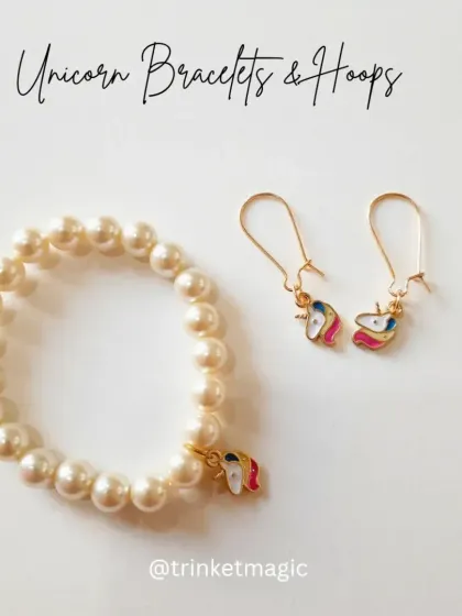 A classic and timeless version of the unicorn set, made with beautiful pearl-like beads. It's a sophisticated yet magical accessory for little girls.