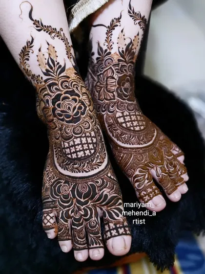Another angle of the bridal leg design, showing the fine details and craftsmanship.