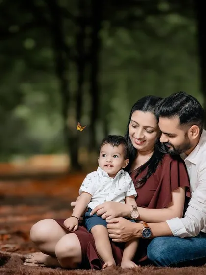 A peaceful family moment in a beautiful autumn park. We create a relaxed environment to capture these quiet, loving interactions.