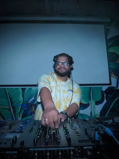 Another shot of me at the decks during the Ashvij Experience, focused on the mix.
