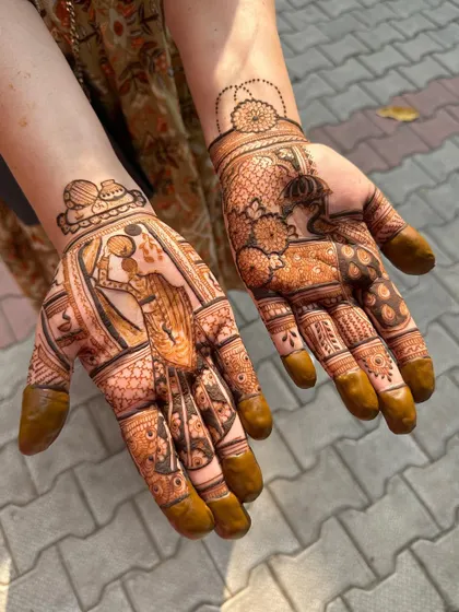 Another design from my Ludhiana trip, combining figures and floral patterns.