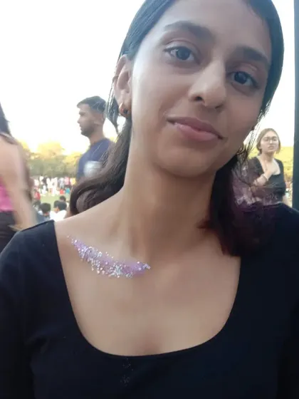 A simple and elegant swipe of purple and silver glitter on the collarbone. It's like wearing a piece of jewelry.