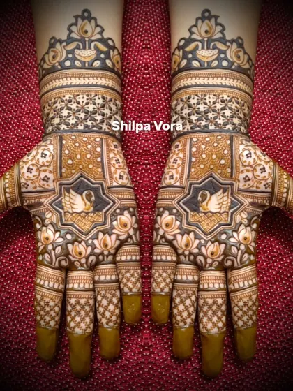 A perfectly symmetrical Rajasthani design featuring elegant swans and lotus motifs. I take great care in creating balanced and intricate patterns that look stunning from every angle.