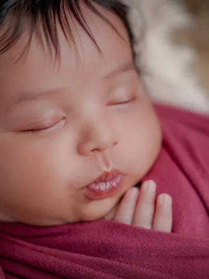 Those perfect little lips. A simple swaddle allows me to get close and capture the delicate, angelic features of your newborn's face while they dream.