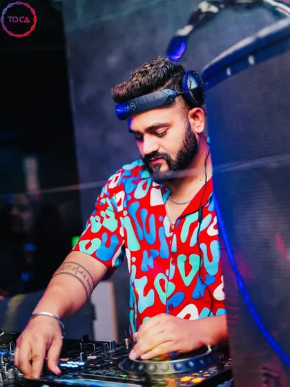 In the mix at Toca, with my custom headband on. It's all about the brand and the vibe.