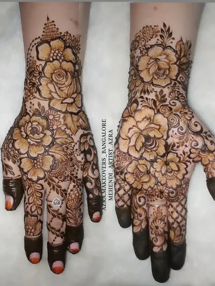A stunning Arabic floral design with large, beautifully shaded flowers, perfect for a bold statement.