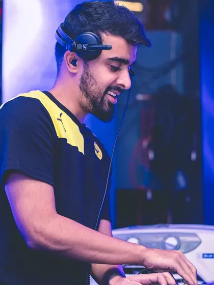 A candid shot of me smiling at the decks, even when feeling under the weather. The crowd's energy is the best medicine.
