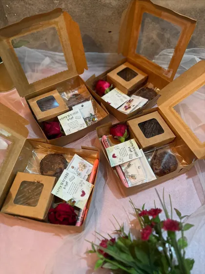 My Teacher's Day hampers, which included brownies, a small gift, and a thank you card, were a complete sell-out.