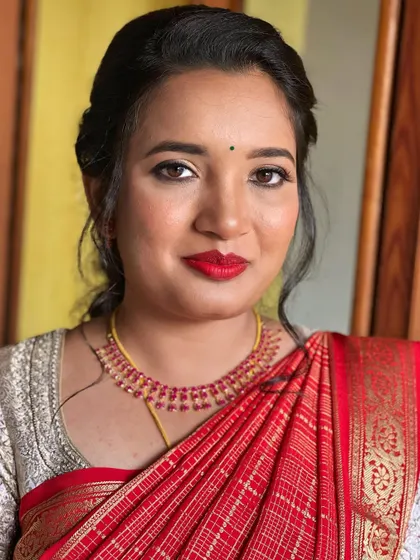 A smiling portrait that shows the confidence a great makeup look can bring. The red lip is the star of this elegant and traditional look.