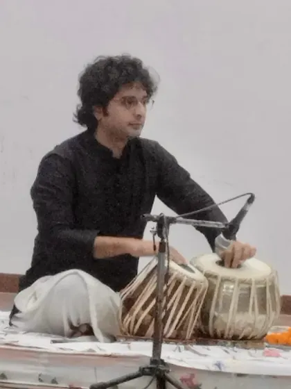 A solo moment during an accompaniment. Even while accompanying, there are moments where the tabla player gets to showcase short, crisp patterns.