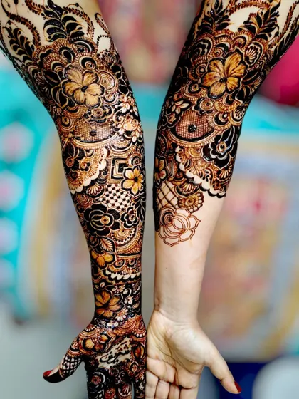 The same design, showing how the pattern continues to develop with more detail.